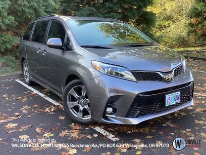 Used 2018 Toyota Sienna SE