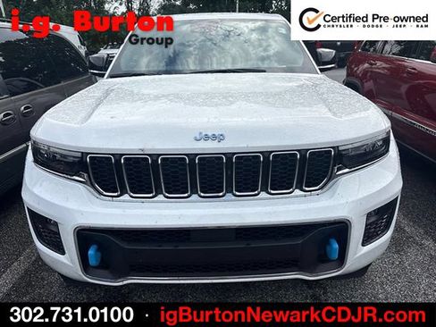 Used 2023 Jeep Grand Cherokee Overland w/ Luxury Tech Group IV AWD/4WD image 3