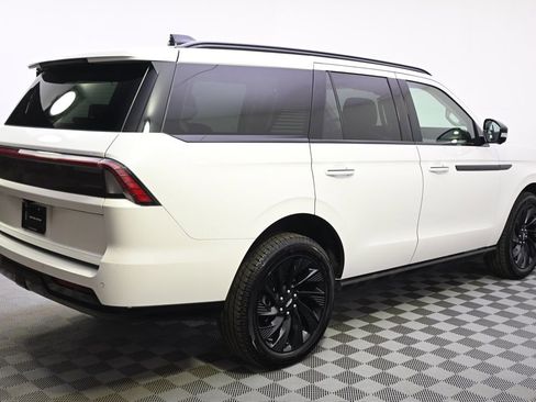 New 2026 Lincoln Navigator Reserve w/ Jet Appearance Package image 7