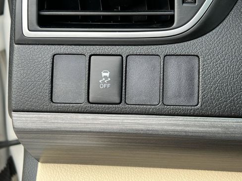 Used 2015 Toyota Camry LE image 30