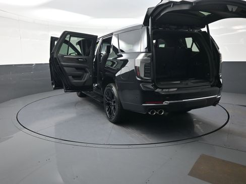 Used 2025 Chevrolet Tahoe Premier AWD/4WD image 5