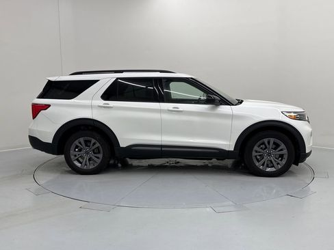 Used 2022 Ford Explorer XLT w/ Equipment Group 202A image 7