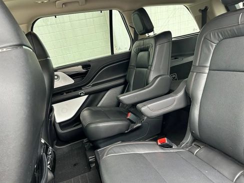 Used 2022 Lincoln Aviator Reserve w/ Equipment Group 201A AWD/4WD image 9