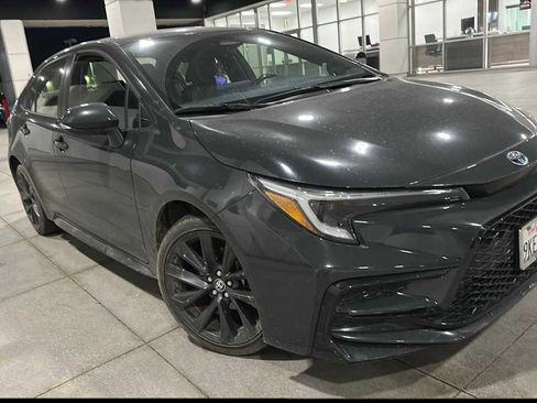 Used 2024 Toyota Corolla SE image 2