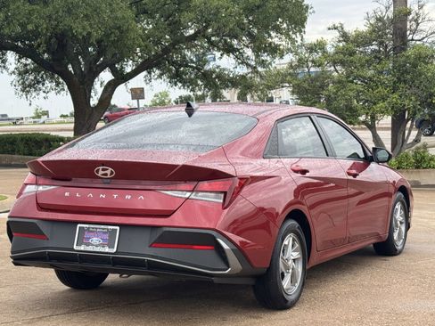 Used 2025 Hyundai Elantra SE FWD image 4