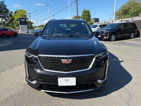 Used 2025 Cadillac XT6 Premium Luxury AWD/4WD image 2