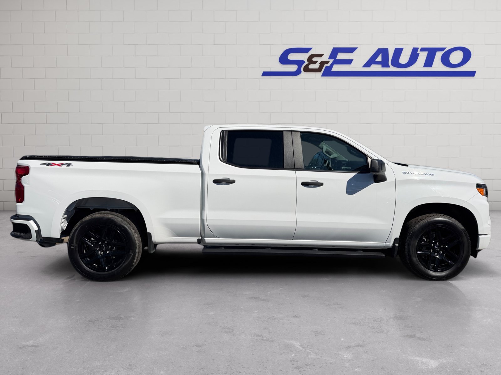 Used 2024 Chevrolet Silverado 1500 Custom AWD/4WD image 5