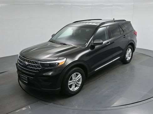 Certified 2023 Ford Explorer XLT RWD image 34