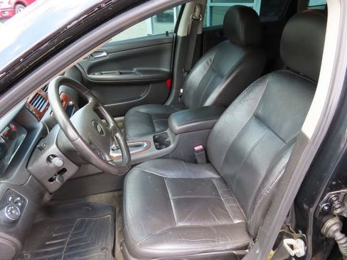 Used 2011 Chevrolet Impala LTZ FWD image 19