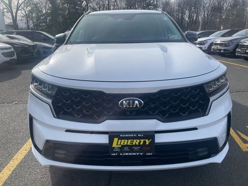 Used 2021 Kia Sorento EX image 2