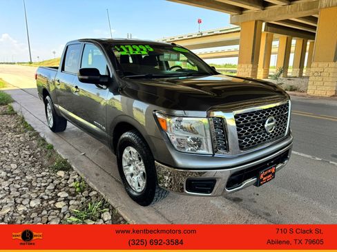 Used 2018 Nissan Titan SV AWD/4WD image 1