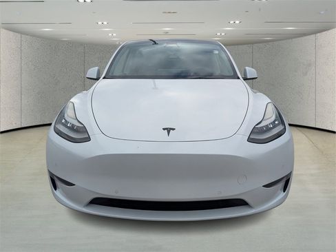 Used 2021 Tesla Model Y Long Range image 8
