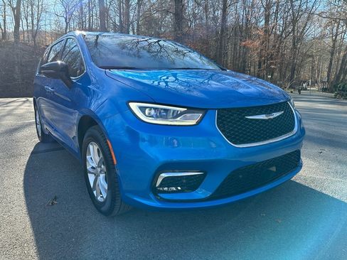 New 2026 Chrysler Pacifica Select image 1