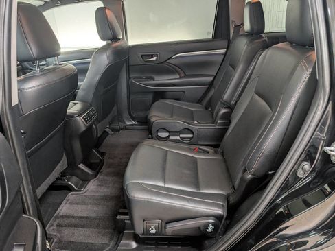 Used 2019 Toyota Highlander AWD V6 image 14