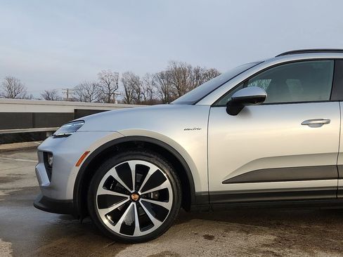 New 2026 Porsche Macan 4 Electric image 6