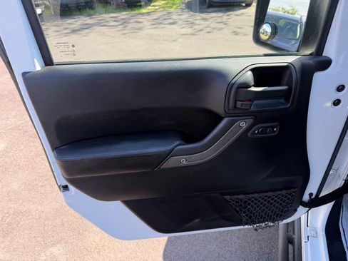 Used 2016 Jeep Wrangler Unlimited Sport AWD/4WD image 8
