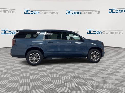 Used 2025 Chevrolet Suburban LT AWD/4WD image 9