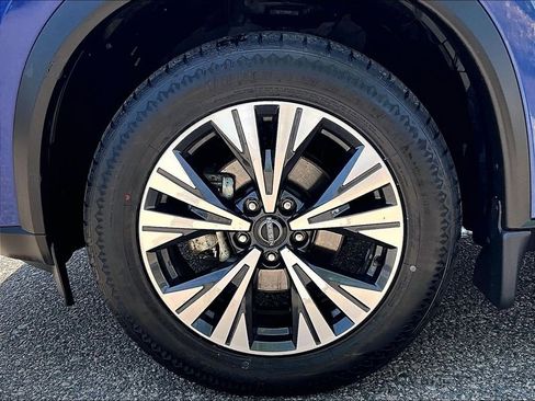 Used 2023 Nissan Rogue SV AWD/4WD image 7