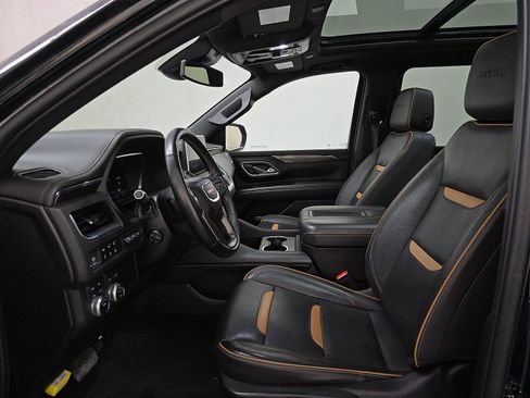 Used 2023 GMC Yukon XL AT4 image 5