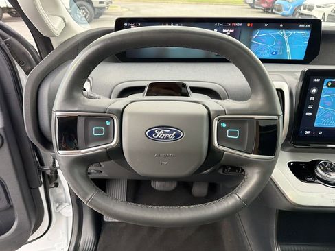 Used 2025 Ford Expedition Active AWD/4WD image 26