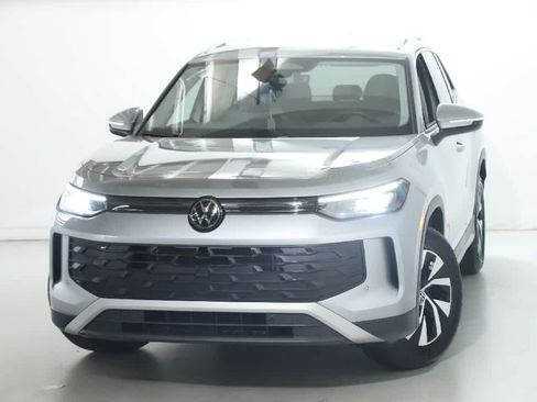 Certified 2026 Volkswagen Tiguan S FWD image 3