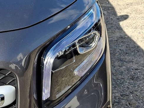 Used 2021 Mercedes-Benz GLB 250 4MATIC image 35