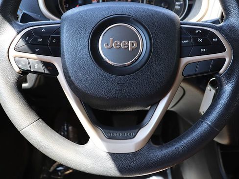 Used 2018 Jeep Cherokee Latitude FWD image 53
