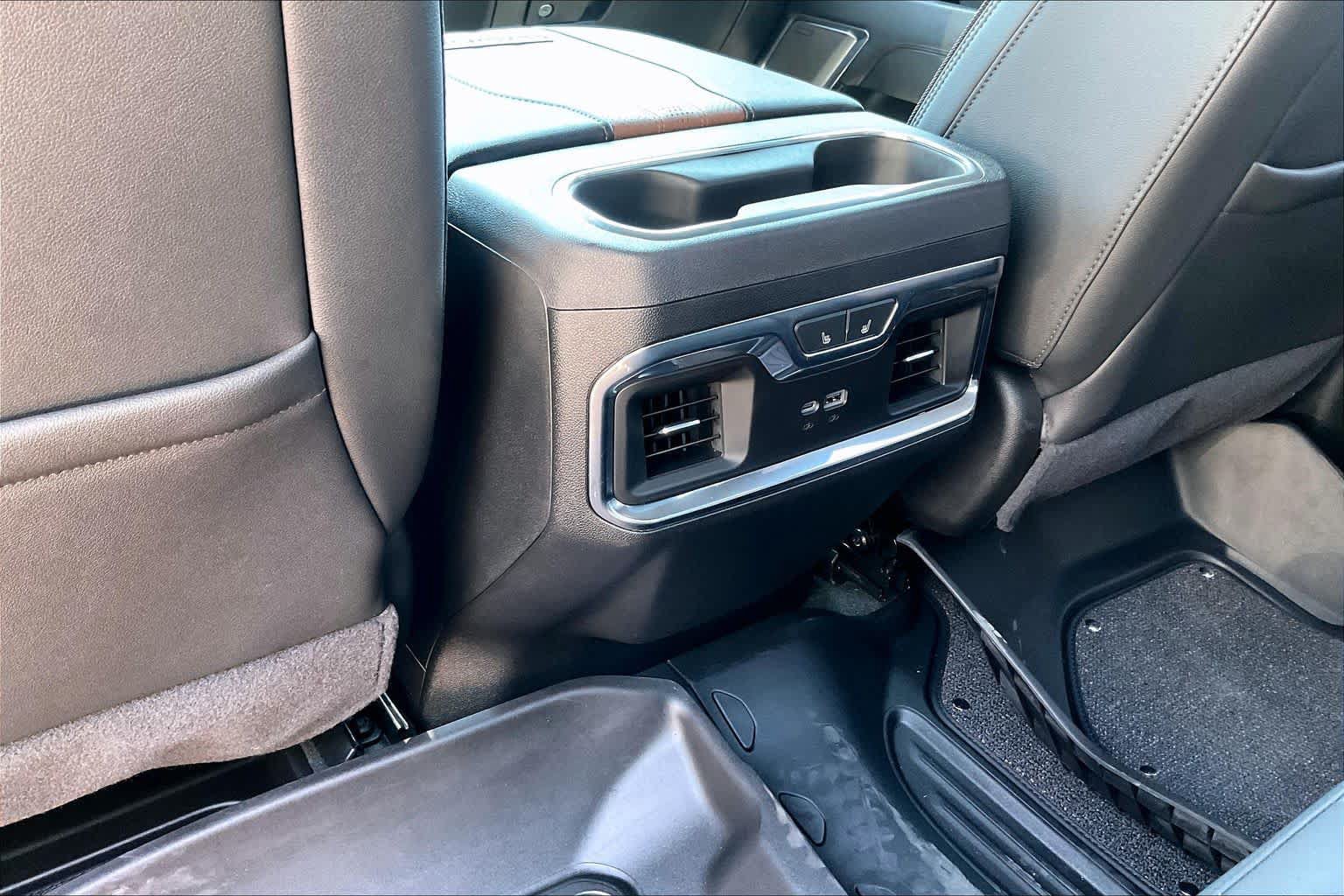 Used 2025 Chevrolet Silverado 2500 High Country w/ High Country Premium Package AWD/4WD image 33