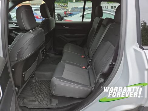 Used 2024 Jeep Grand Cherokee Laredo w/ Luxury Tech Group I AWD/4WD image 15