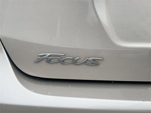 Used 2017 Ford Focus SEL w/ Cold Weather Package image 11