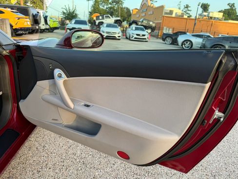 Used 2005 Chevrolet Corvette Coupe w/ Preferred Equipment Group RWD image 18
