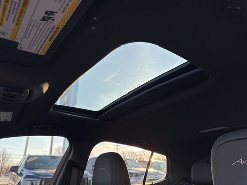 Used 2024 Buick Envista Avenir image 16