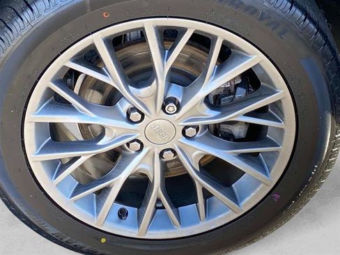 Used 2022 Jeep Grand Cherokee L Summit w/ Luxury Tech Group V image 29