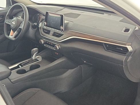 Used 2025 Nissan Altima 2.5 SV image 33