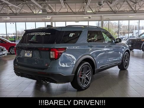Used 2025 Ford Explorer ST image 7