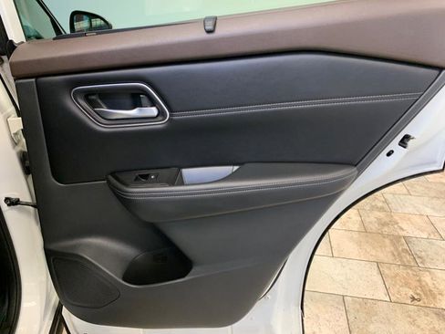 Used 2021 Nissan Rogue SV w/ Premium Package image 45