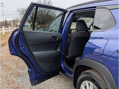 Used 2024 Toyota Corolla Cross LE image 10