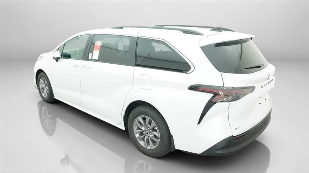 New 2026 Toyota Sienna XLE FWD image 14