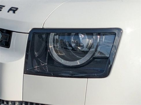 Used 2023 Land Rover Defender 110 SE image 8