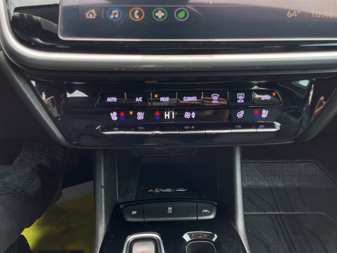 Used 2022 Chevrolet Bolt EUV LT w/ Convenience Package FWD image 28