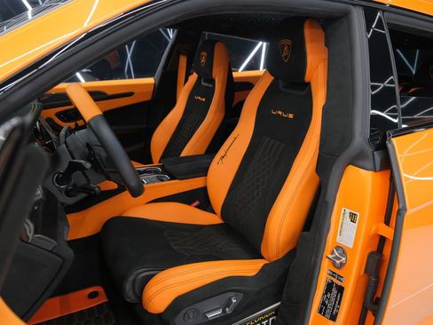Used 2023 Lamborghini Urus Performante AWD/4WD image 22