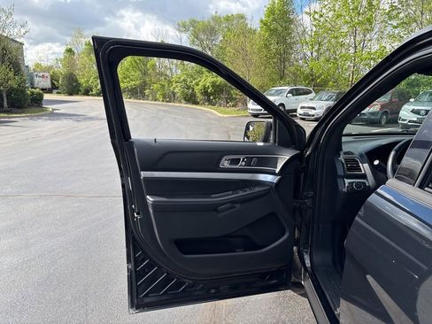 Used 2017 Ford Explorer XLT image 13