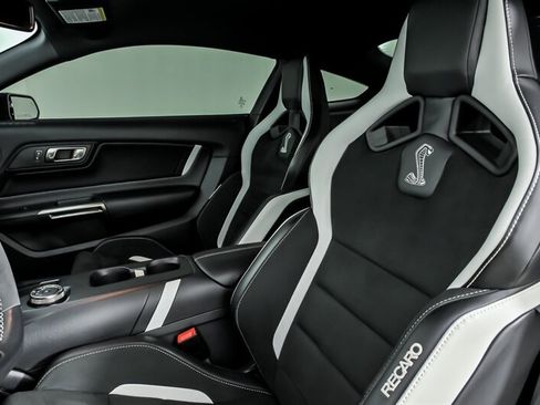 Used 2021 Ford Mustang Shelby GT500 w/ Carbon Fiber Track Pack RWD image 21