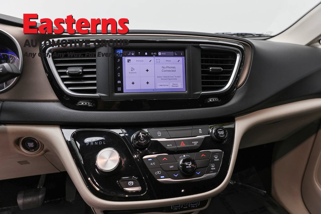 Used 2022 Chrysler Voyager LX FWD image 13