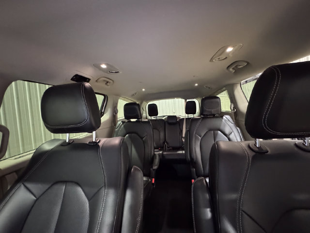 Used 2024 Chrysler Pacifica Touring-L FWD image 19