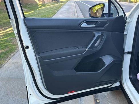 Used 2018 Volkswagen Tiguan S image 43