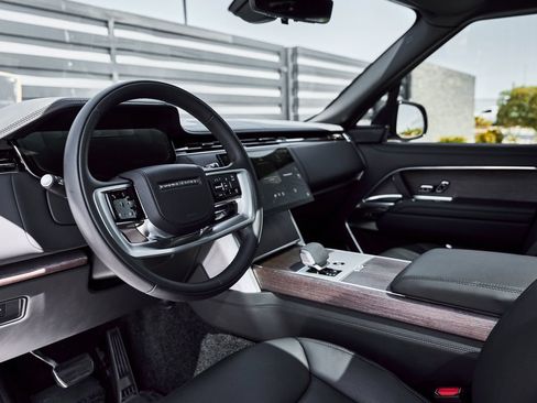 Used 2024 Land Rover Range Rover Long Wheelbase Autobiography AWD/4WD image 2