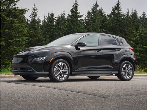Used 2023 Hyundai Kona SE FWD image 1
