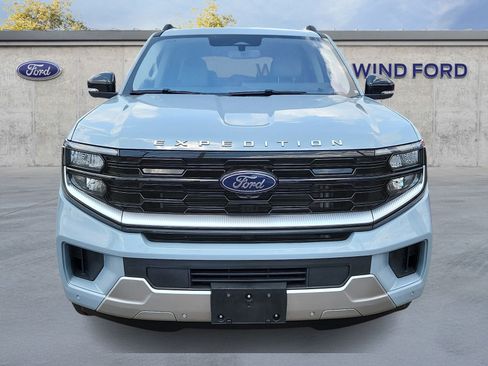 Used 2025 Ford Expedition Max Platinum w/ Driver's Package AWD/4WD image 2