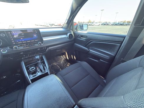 Used 2023 Chevrolet Colorado LT image 29